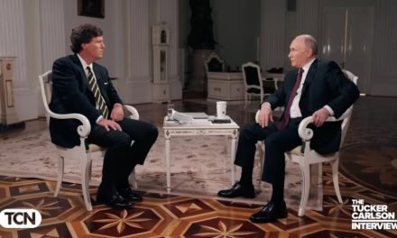 Brojne reakcije novinara na intervju Tuckera Carlsona s Putinom