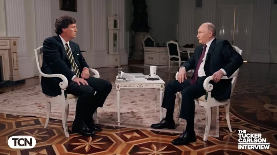 Brojne reakcije novinara na intervju Tuckera Carlsona s Putinom
