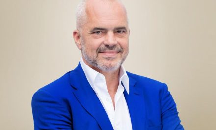 Albanski premijer gurnuo novinarku