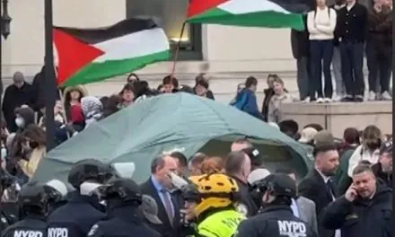 Omogućiti novinarima da sigurno prate proteste u američkim kampusima