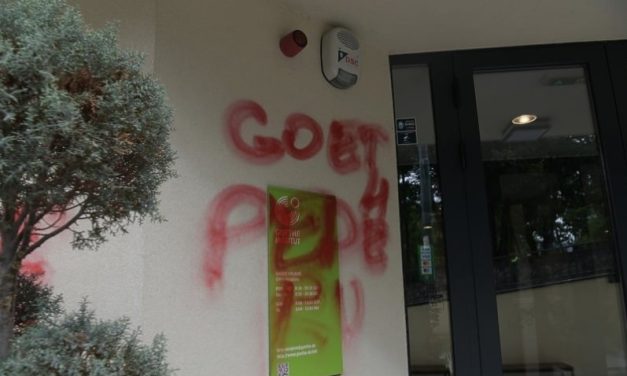 Na zgradi Goethe Instituta u Sarajevu osvanuli uvredljivi grafiti upućeni LGBT populaciji