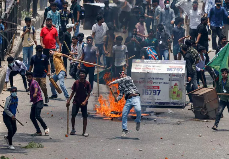 Tri bangladeška novinara ubijena u protestima