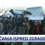 Studenti blokirali ulaz RTS-a u Beogradu i RTV-a u Novom Sadu