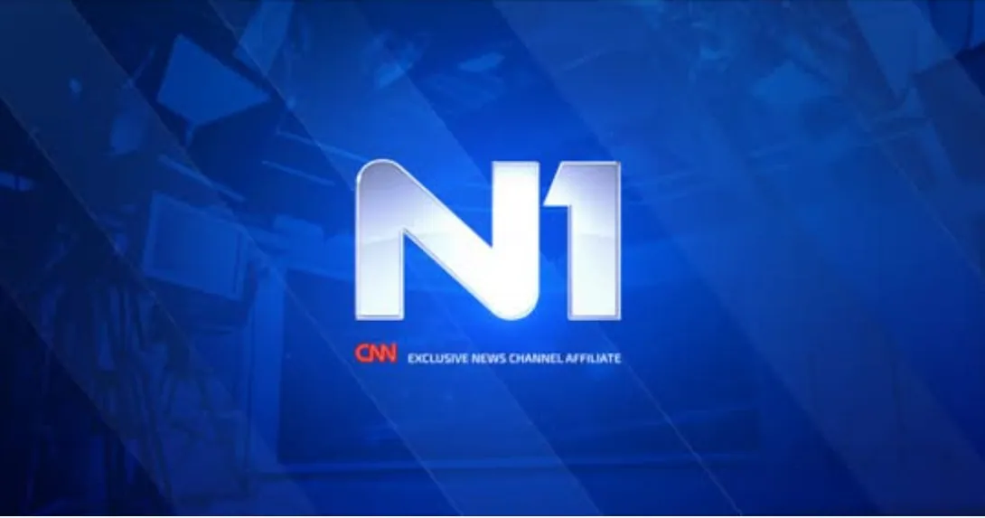 Veća grupa ljudi blokirala zgradu N1 televizije u Beogradu
