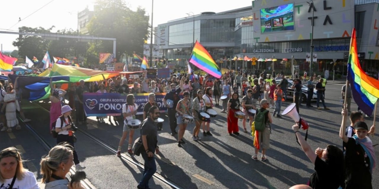 Bh. povorka ponosa u Sarajevu: Dugine zastave, transparenti i podrška Palestini