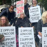 UK: Hapšenje svećenice od 83 godine zbog transparenta: „Protivim se genocidu“