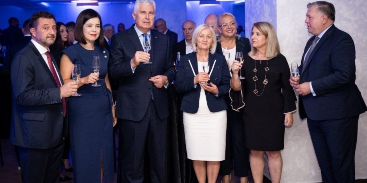 Vatromet sramote u Mostaru