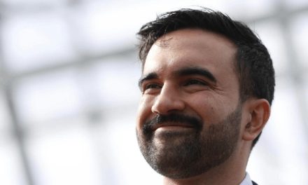 Politika koja pleše, mijenja i pobjeđuje: TikTok, halal grilovi i zamrznute kirije