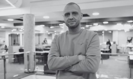 Preminuo Jasmin Mušanović, urednik web portala N1 BiH