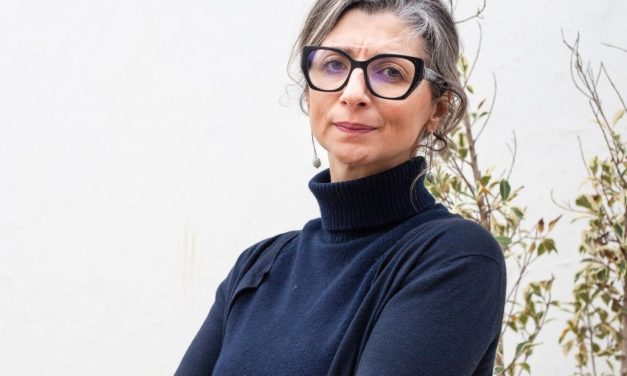 DOK SVIJET OKREĆE GLAVU: Priče koje razbijaju tišinu