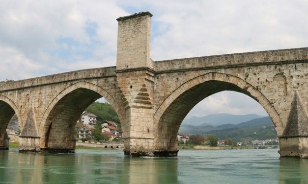 REVIZIONIZAM I GRANICE KOLEKTIVNOG SJEĆANJA: Između činjenice i poricanja