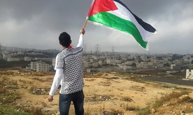 ŽENA S KEFIJOM I PUŠKOM: Kako je Leila Khaled postala lice palestinskog otpora