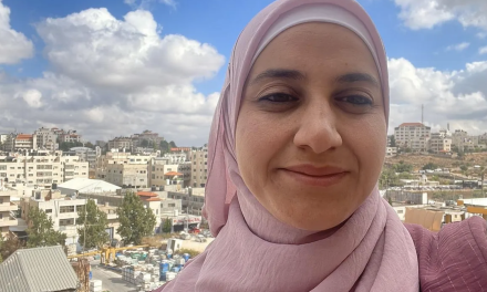 Palestinsko-američku novinarku Naqau Hamed pritvorile izraelske snage nakon što su je doseljenici uzeli na metu